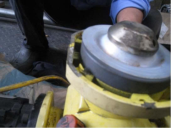 huong dan thay the oil seal bi rach tren bom dinh luong milton roy 12