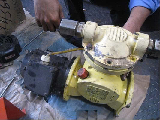 huong dan thay the oil seal bi rach tren bom dinh luong milton roy 13