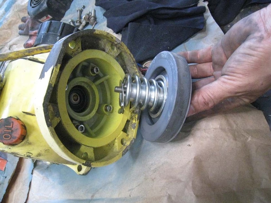 huong dan thay the oil seal bi rach tren bom dinh luong milton roy 3