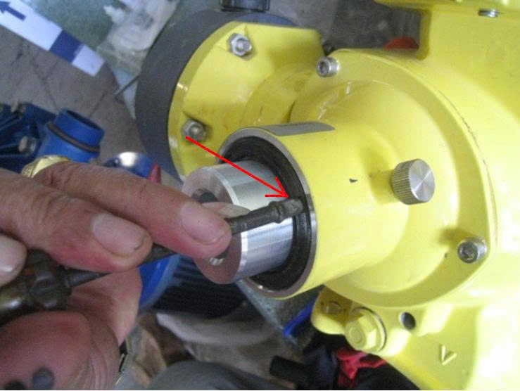 Hướng dẫn xử lý rò rỉ dầu bôi trơn tại núm điểu chỉnh lưu lượng bơm định lượng Milton Roy 17 huong dan xu ly ro ri dau boi tron tai num dieu chinh luu luong milton roy 16